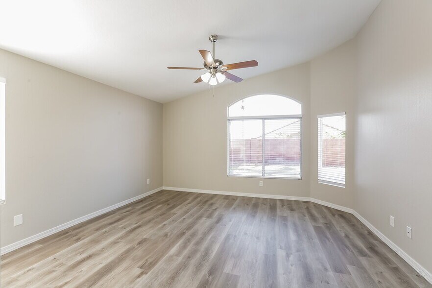 Building Photo - 1105 E Blackhawk Dr