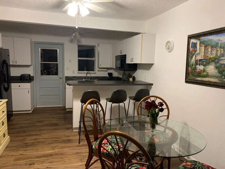 Building Photo - 628 N Disston Ave