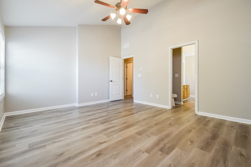 Building Photo - 6933 Grand Hickory Dr