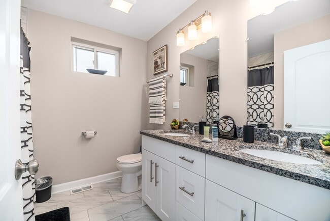 Building Photo - 5539-47 W Archer Ave