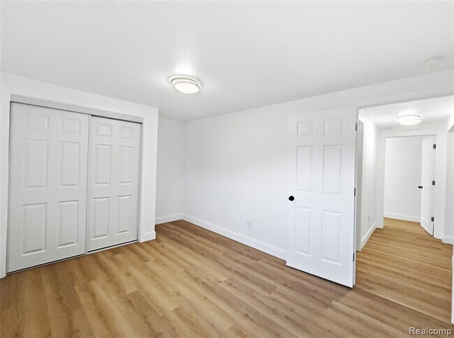 Building Photo - 2124 Bernice Ave