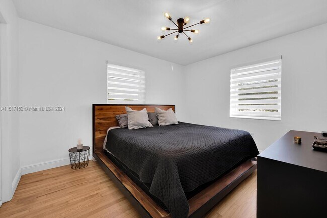 Building Photo - 7910 SW 55th Ave