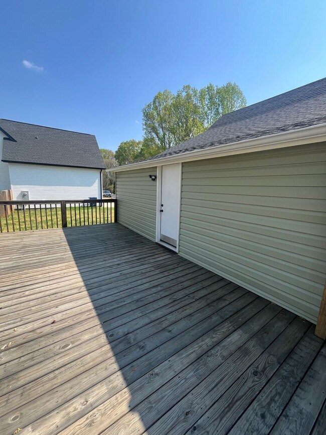 Building Photo - 177 Eastrbook Dr