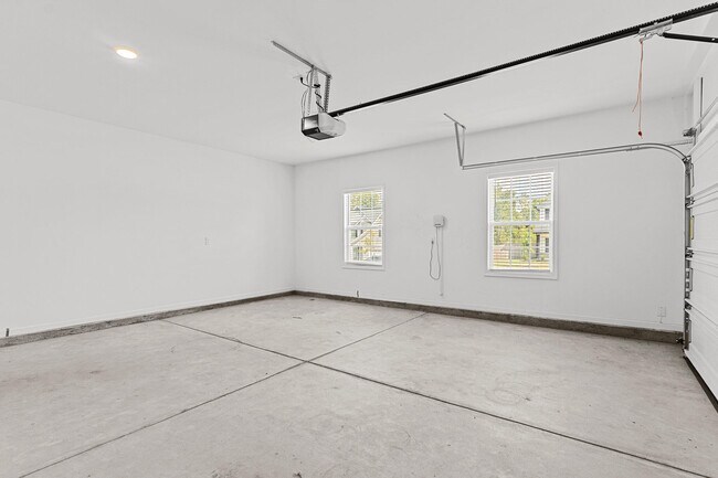Building Photo - 3004 Earlham Wy