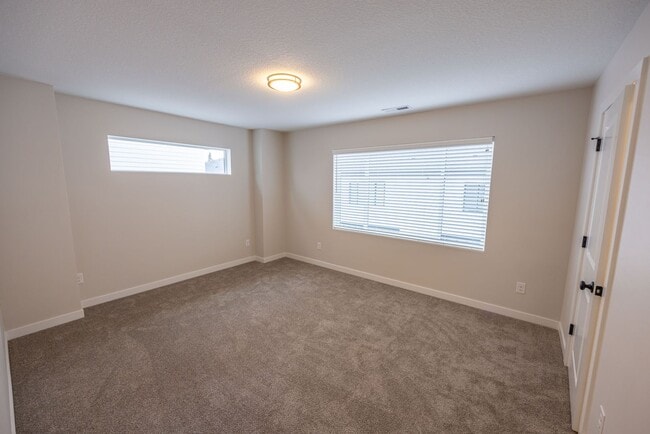 Building Photo - 3 bedrooms with loft/office. Built in 2024