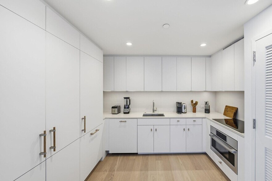 Building Photo - 16 Dupont St