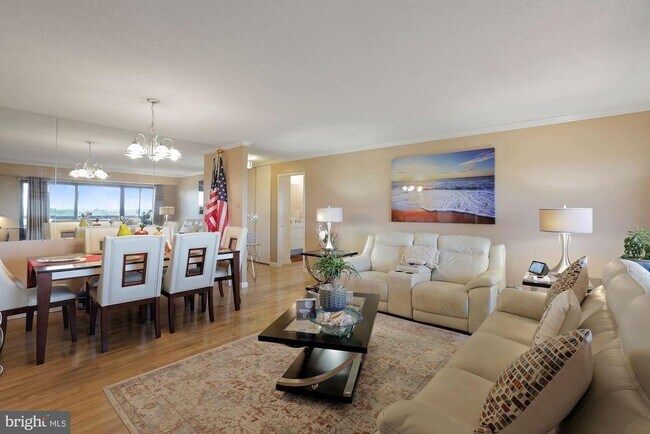 Building Photo - 307 Yoakum Pkwy