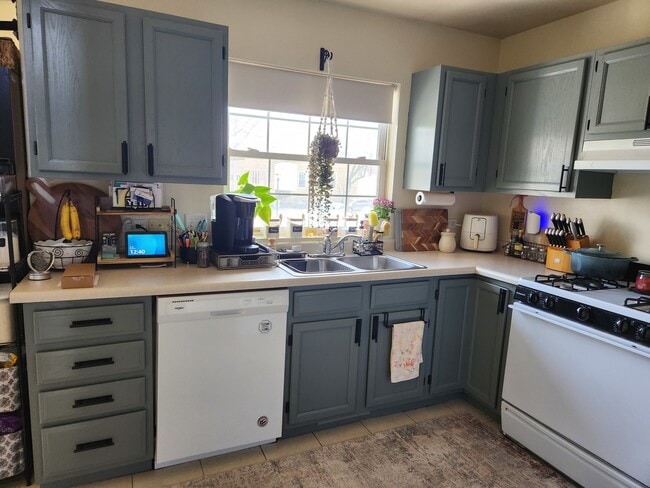 Building Photo - 100 Lesley Ln