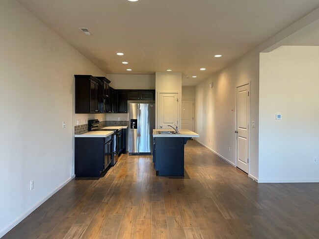 Building Photo - BEAUTIFUL 3 Bedroom 2.5 Bath Home! High Ce...