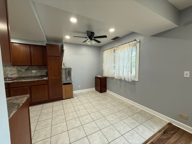 Building Photo - 3722 Dory Cir E