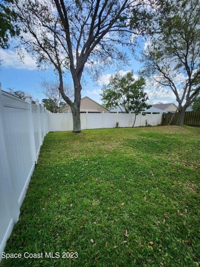 Building Photo - 4 BEDRROM HOME IN DESIRABLE AREA IN WEST MELBOURNE