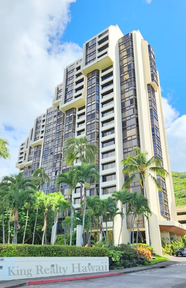 Building Photo - 521 Hahaione St