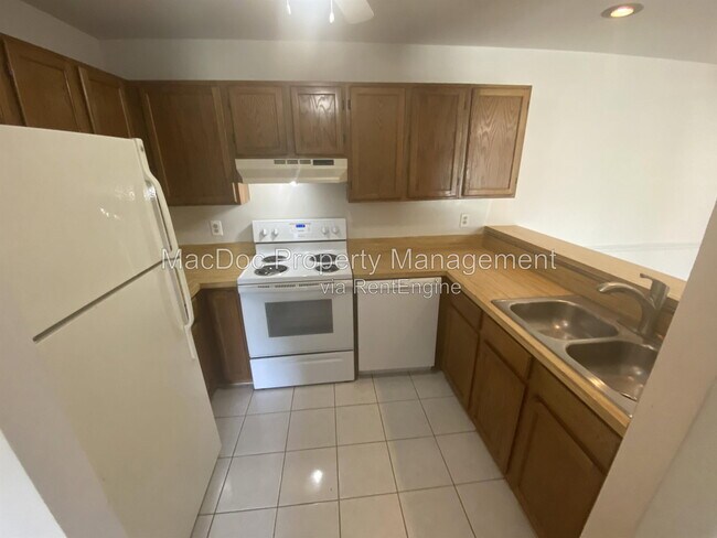 Building Photo - 100 Chesterfield Ln