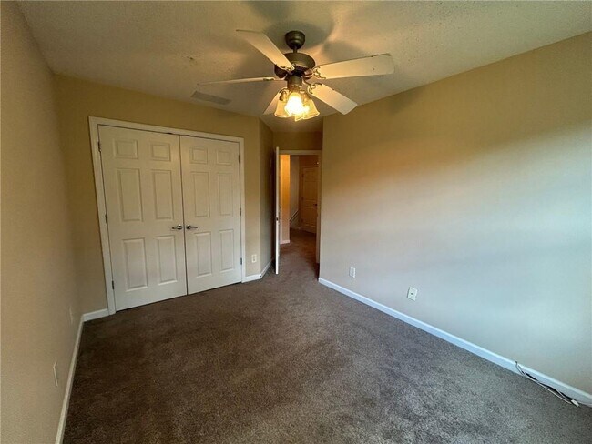 Building Photo - 3233 Glenloch Pl