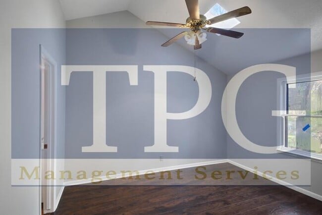 Building Photo - Newly Renovated, Pet Friendly Home in KCMO!