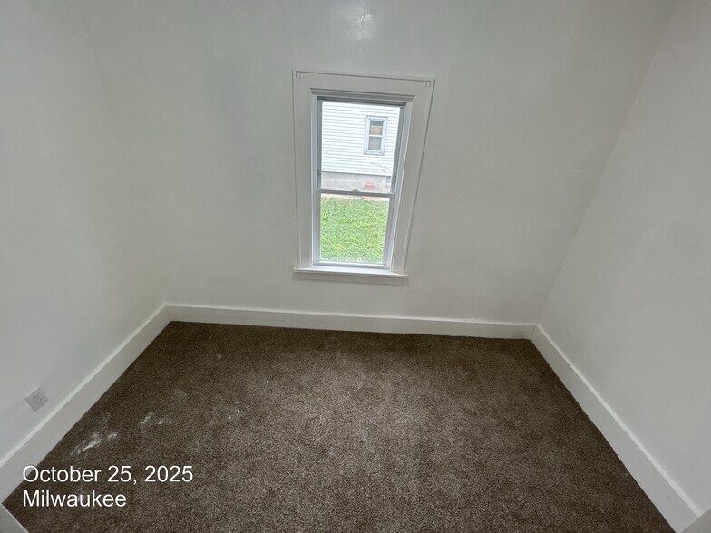 Building Photo - 1560 S 26th St