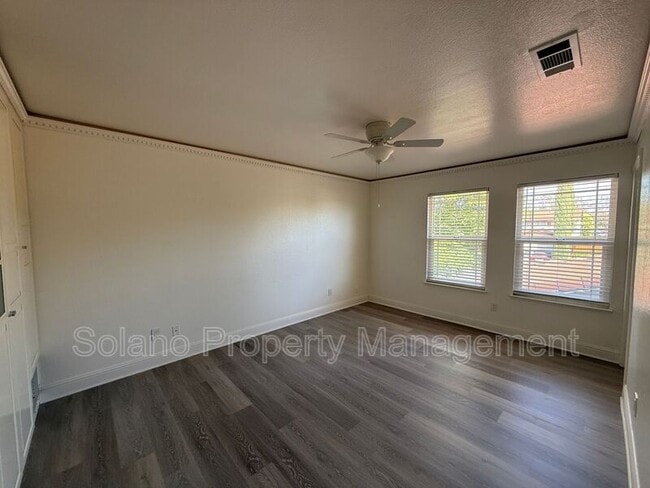 Building Photo - 2735 Applewood Dr