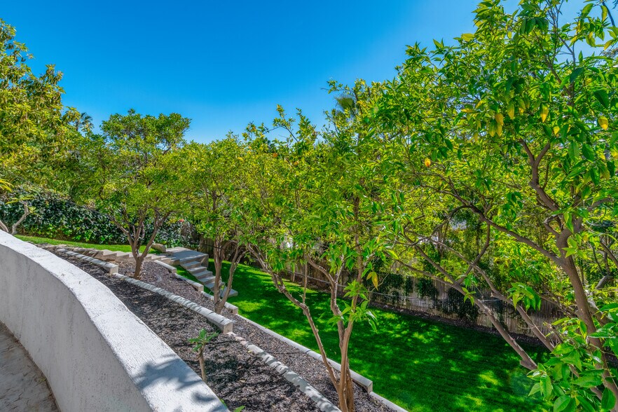patio - 1724 1/2 Rotary Dr