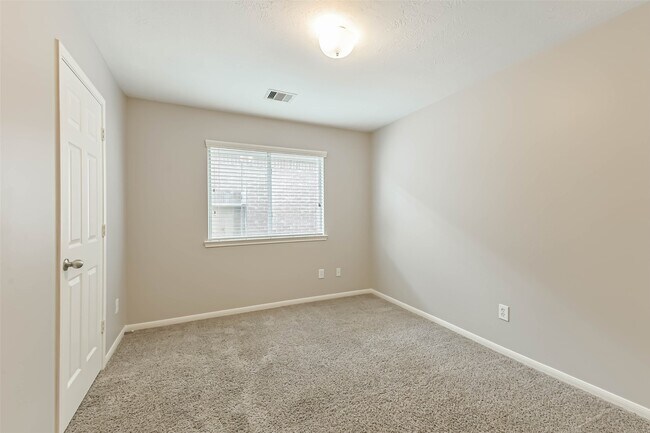 Building Photo - 13831 Hillingdale Ln