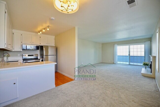 Building Photo - 575 Larkspur Plaza Dr