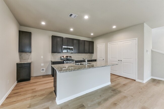 Building Photo - 3842 Sugardale St