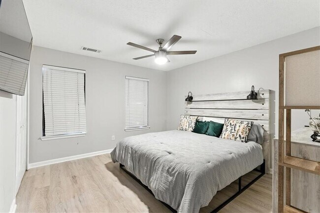 Building Photo - 1524 Springleaf Cir SE