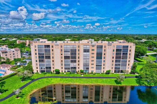 Building Photo - 6866 Huntington Ln