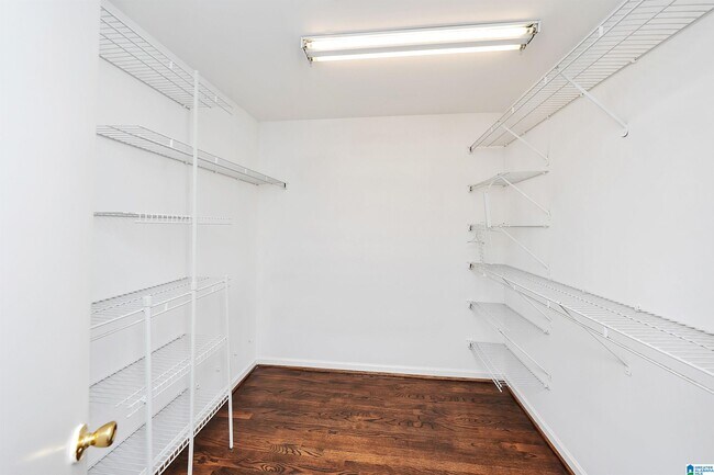 Building Photo - 2005 Chestnut Rd