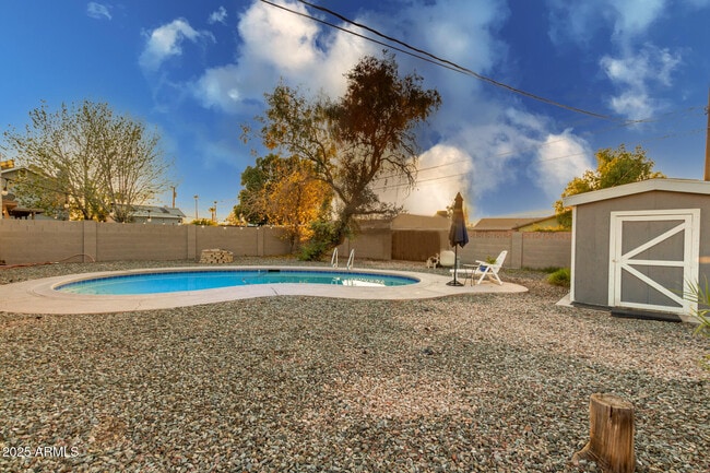 Building Photo - 1010 S Hardy Dr