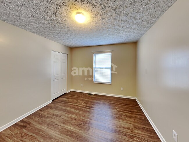 Building Photo - 5525 Village Grove Ln