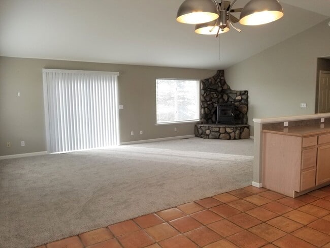 Building Photo - Home For Rent in Gardnerville-Fish Springs...