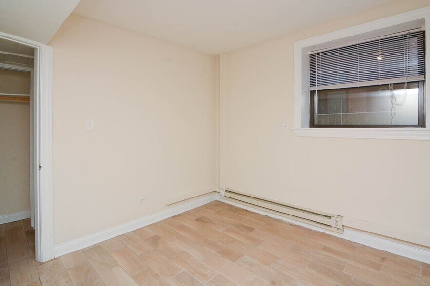 Building Photo - 3728 N Pine Grove Ave