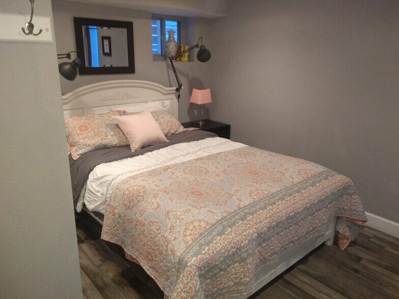 Building Photo - 2415 N Vine St