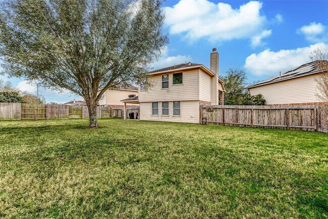 Building Photo - 6303 Applewood Forest Dr