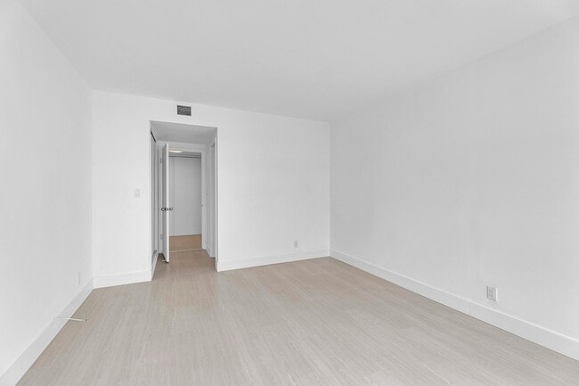 Building Photo - 3700 Galt Ocean Dr