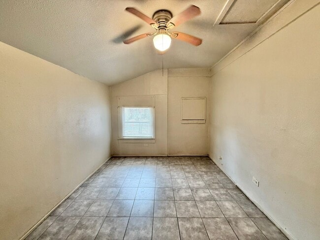 Building Photo - Bow St Tripex