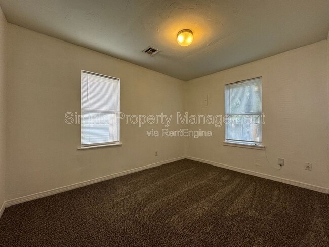 Building Photo - 1108 W Apache St