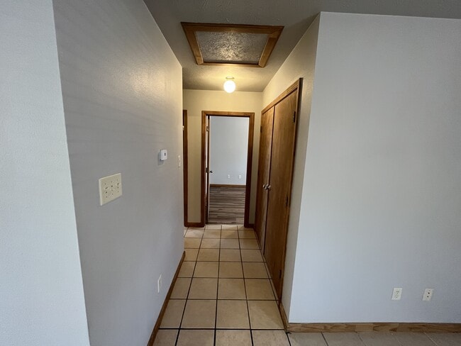 Building Photo - 10 Marie Ln