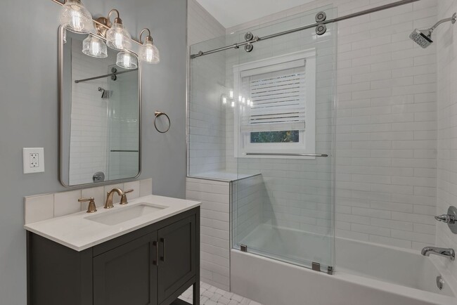 Building Photo - Total remodeled East Nashville Beauty!