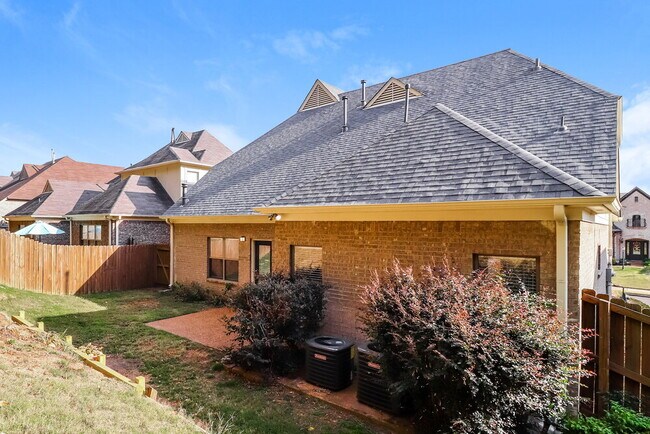 Building Photo - 295 Garden Springs Dr