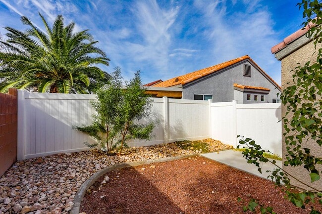 Building Photo - Beautifully Updated 3 Bedroom, Single Story North Las Vegas Home In Gated Community