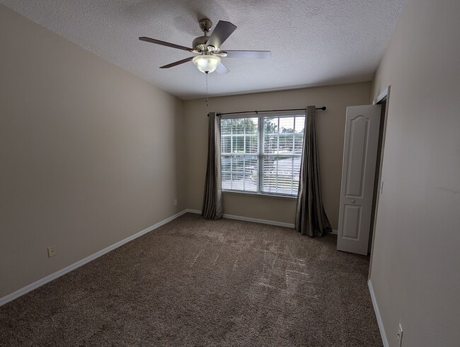 Building Photo - Spacious 2 Bed, 2.5 Bath Townhome in Gated...