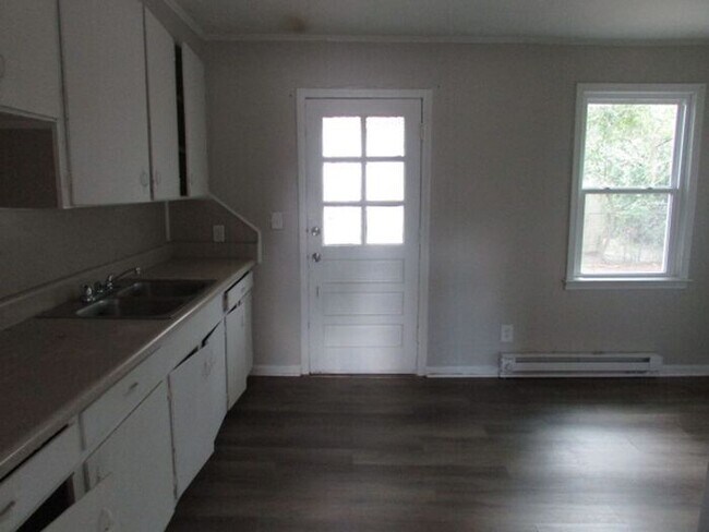 Building Photo - Close to Downtown Sumter