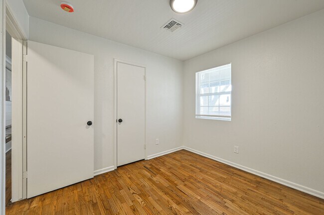 Building Photo - 416 Betty Ln