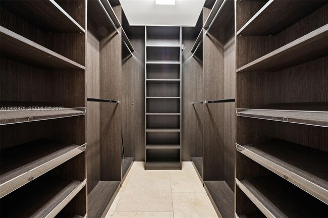 Building Photo - 530 Valencia Ave