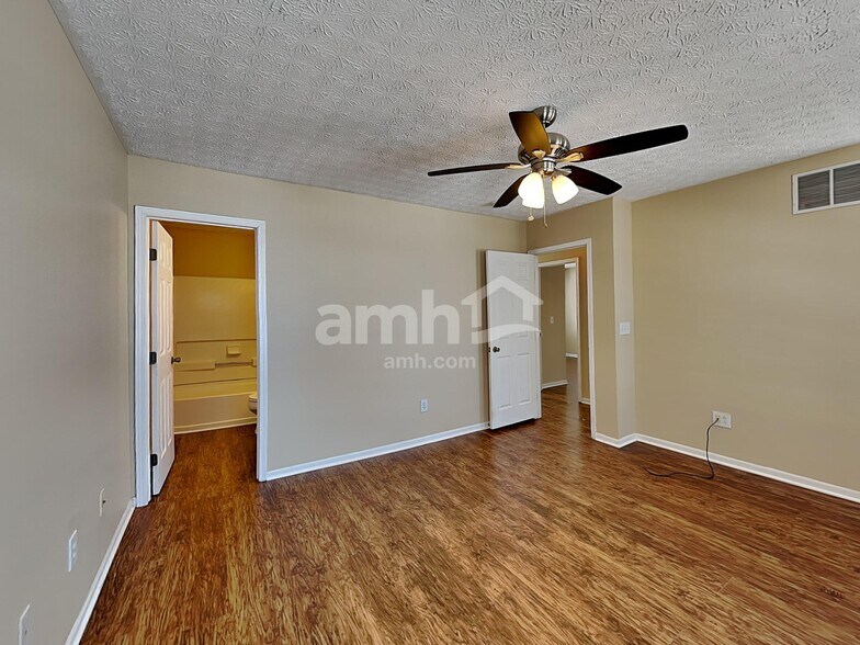 Building Photo - 2480 Bloxom St