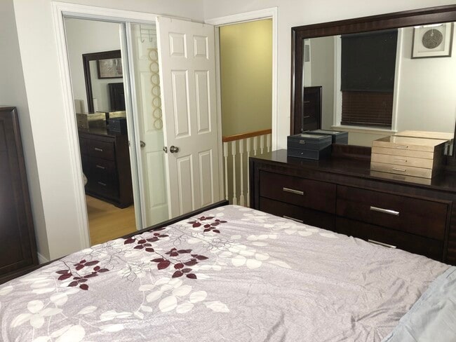 Building Photo - 524 Dudley St