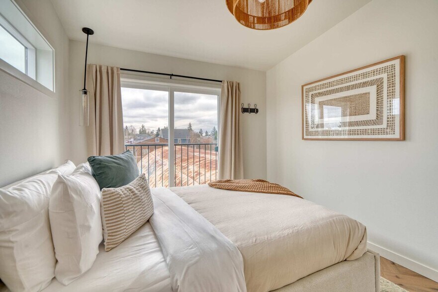 Building Photo - 5022 NE 26th Ave