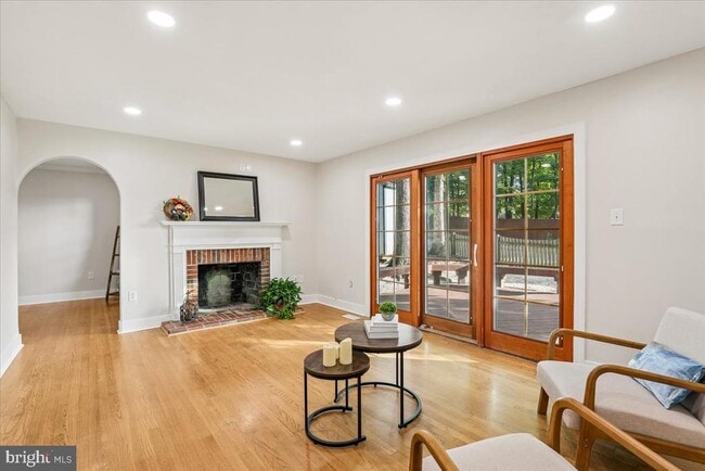 Building Photo - 15465 Golf Club Dr