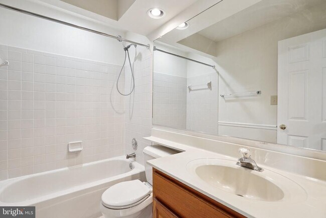 Building Photo - 43971 Kitts Hill Terrace